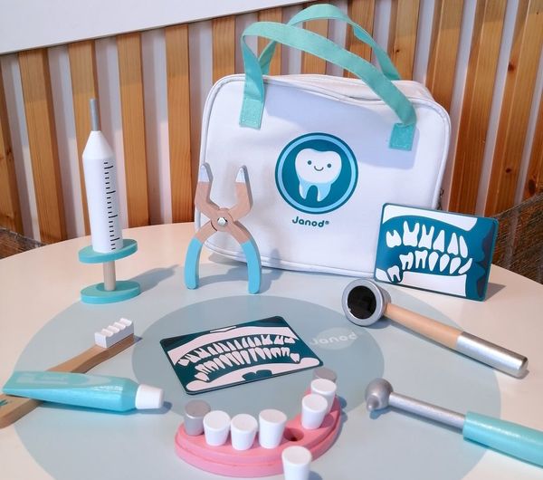 Mallette de dentiste pour jouer à la poupée